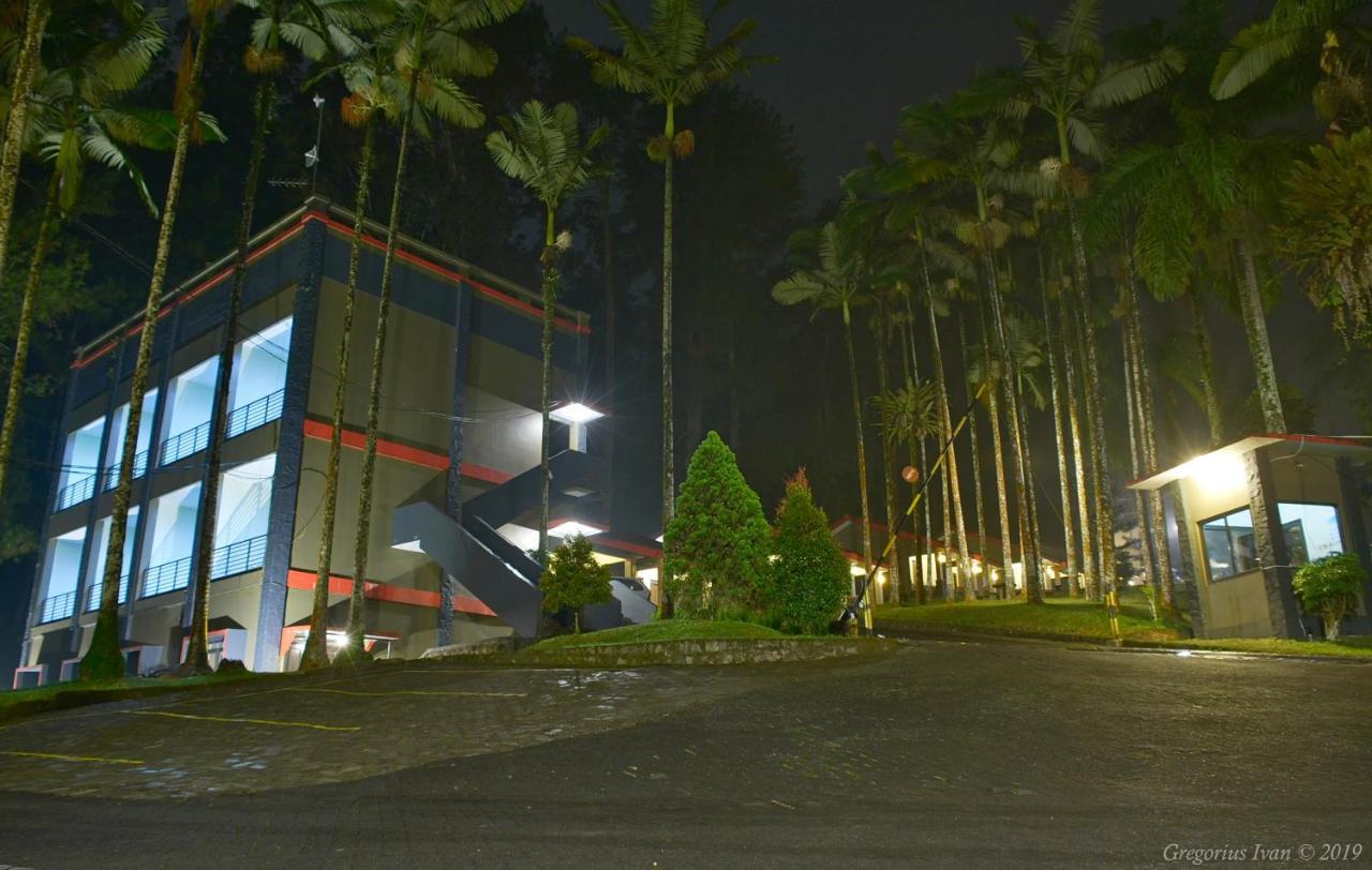 Surya Hotel & Resort Baturraden Exterior photo
